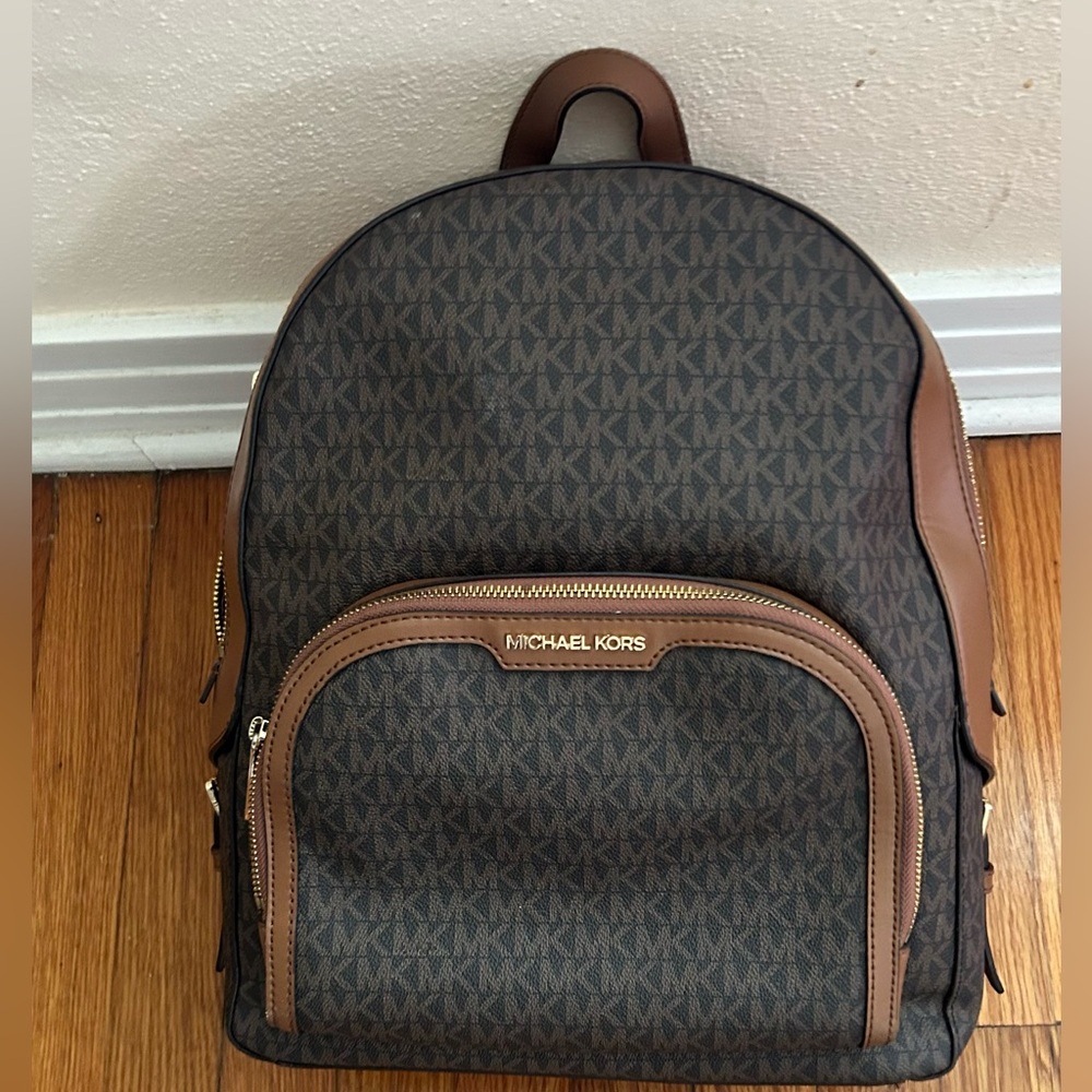 Michael Kors Jaycee Large Zip Pocket Backpack Brown Acorn - Picture 2 of 11